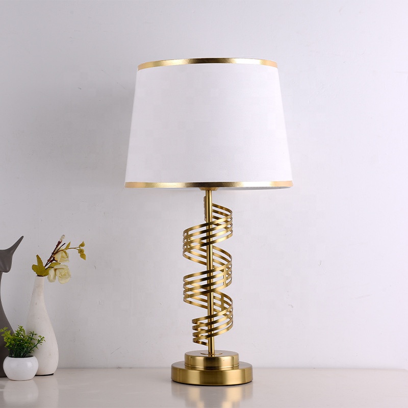 &c Gold Metal Spiral Base with - đánh giá và giá Geometric Lamp Shade